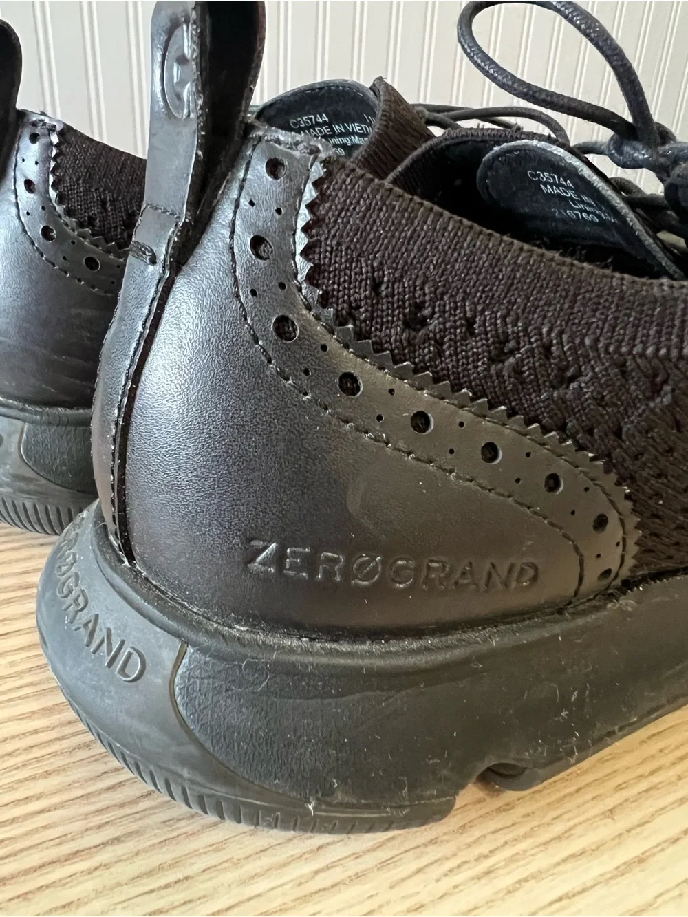 Cole Hahn 4.ZeroGrand Oxford Sneaker Shoes / Size: 11 / Black